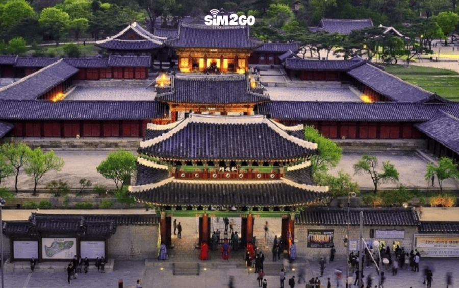 tour-ngam-trang-tai-cung-dien-Changdeokgung