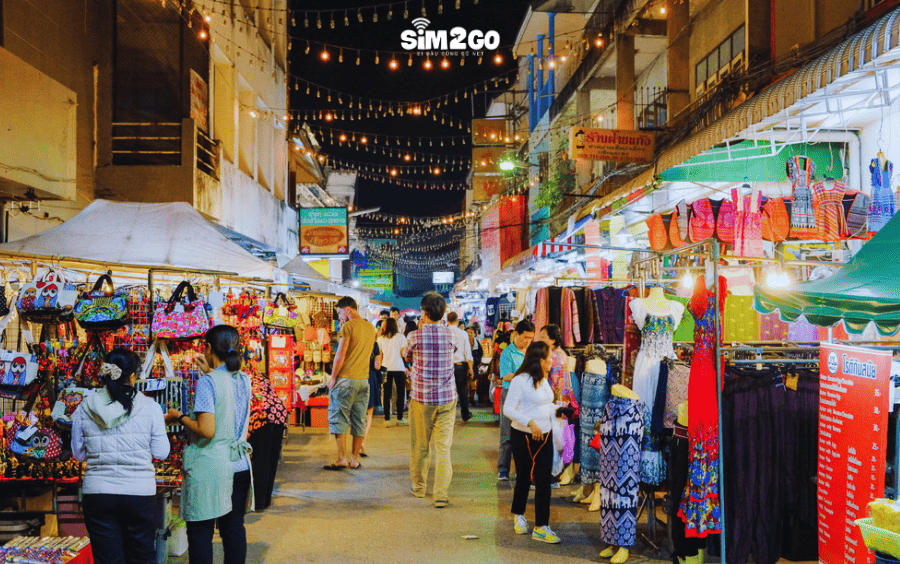 chiang-rai-night-bazaar-la-cho-dem-noi-tieng-nhat-tai-day