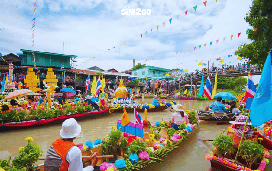 cho-noi-hap-dan-khach-du-lich-pattaya-voi-nhieu-gian-hang-truyen-thong